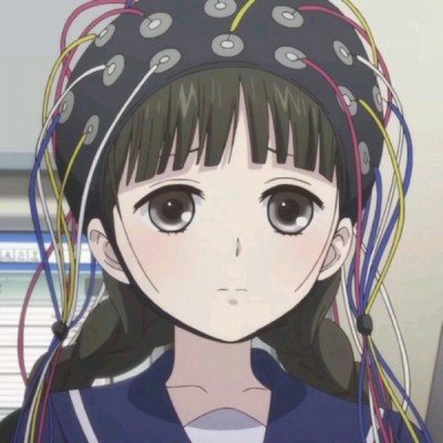 保姆将幼童关狗笼自己只顾玩手机